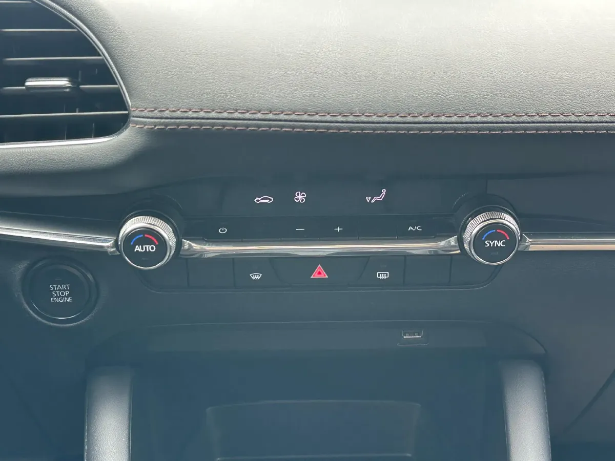 2023 Mazda 3 Axela 2.0L 158HP L4 6AT,autocango,china used car exporter,china ev exporter,chinese used car exporter,chinese used ev exporter