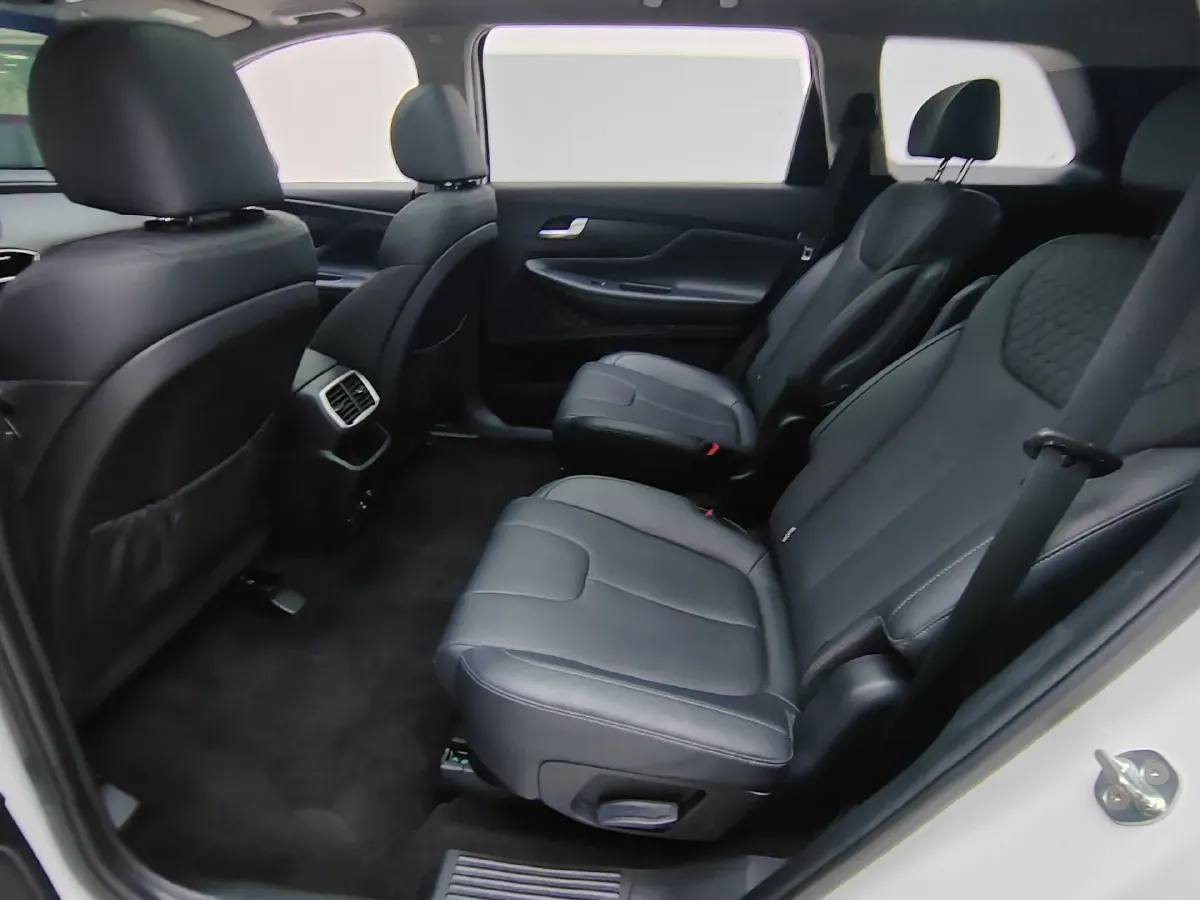 2023 Hyundai Santafe 2.0T 230HP L4 8AT,autocango,china used car exporter,china ev exporter,chinese used car exporter,chinese used ev exporter