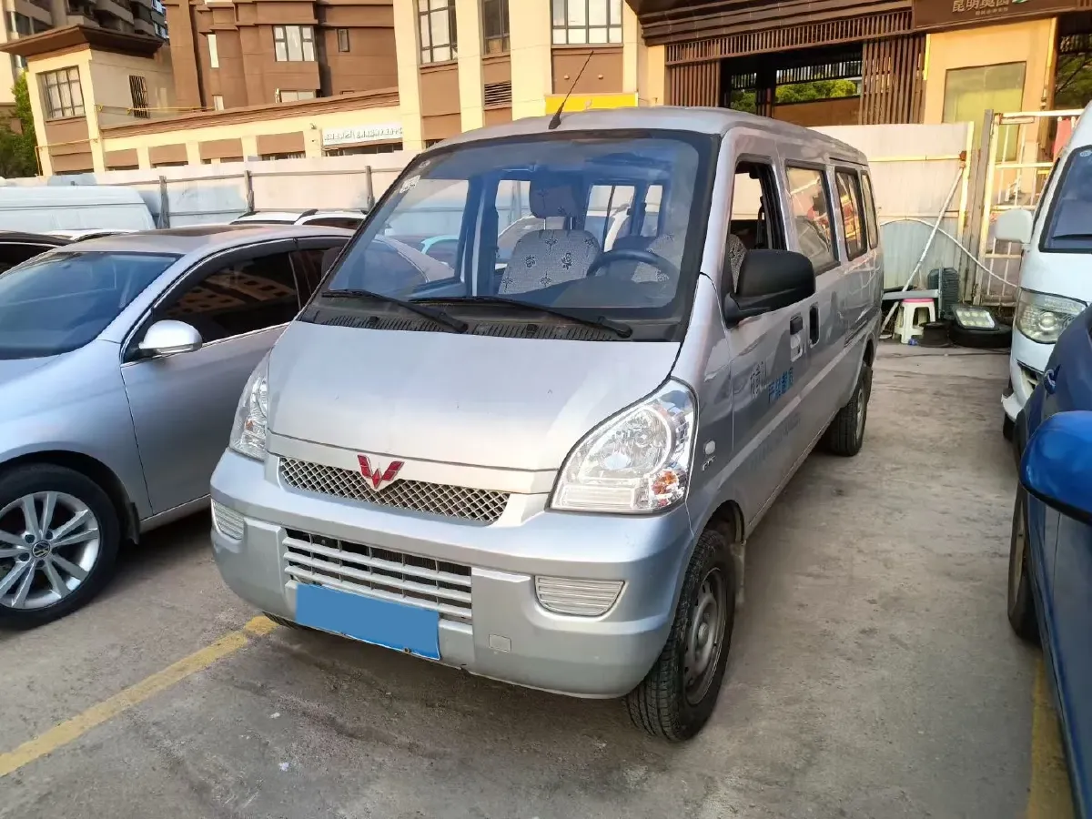 2022 WuLing RongGuang S 1.2L 76HP L4 5MT,autocango,china used car exporter,china ev exporter,chinese used car exporter,chinese used ev exporter