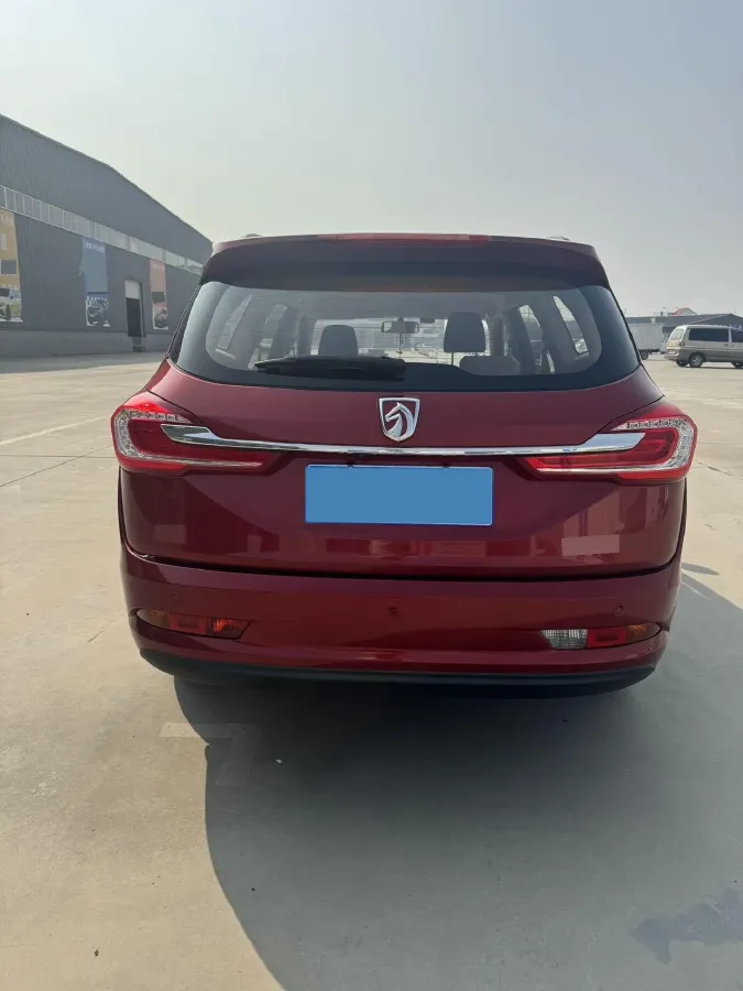 2017 BaoJun 310W 1.5L 112HP L4 6MT,autocango,china used car exporter,china ev exporter,chinese used car exporter,chinese used ev exporter