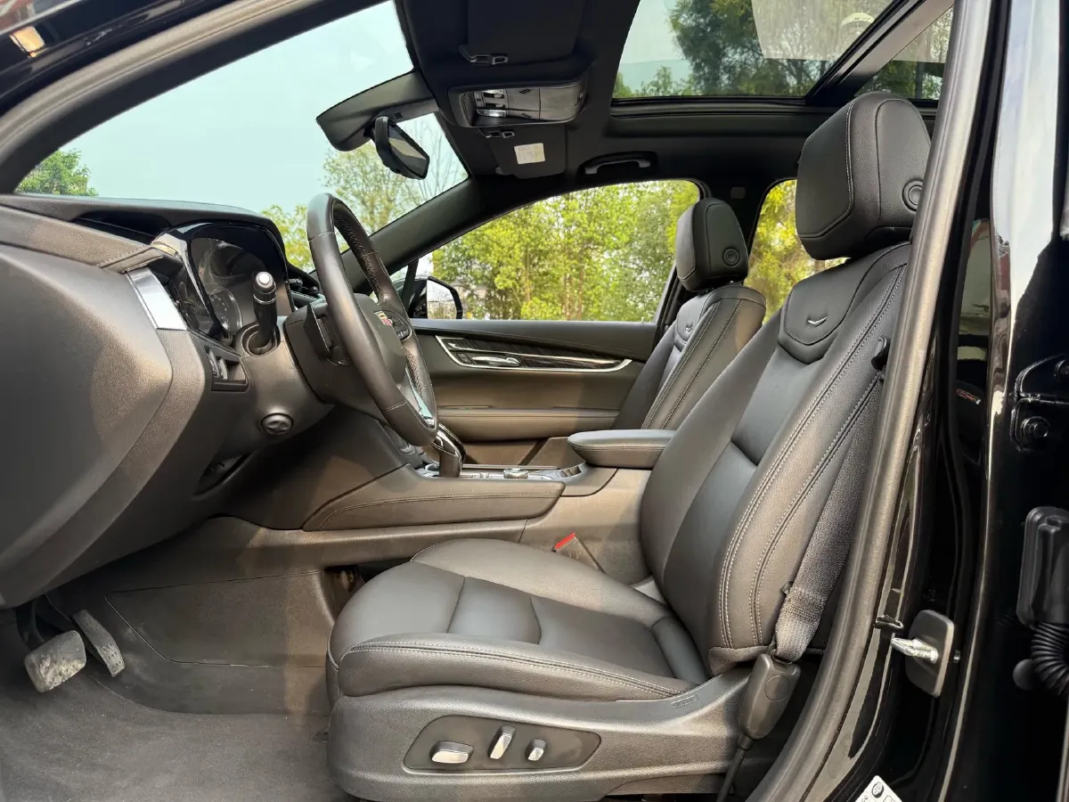 2022 Cadillac XT6 2.0T 237HP L4 9AT,autocango,china used car exporter,china ev exporter,chinese used car exporter,chinese used ev exporter