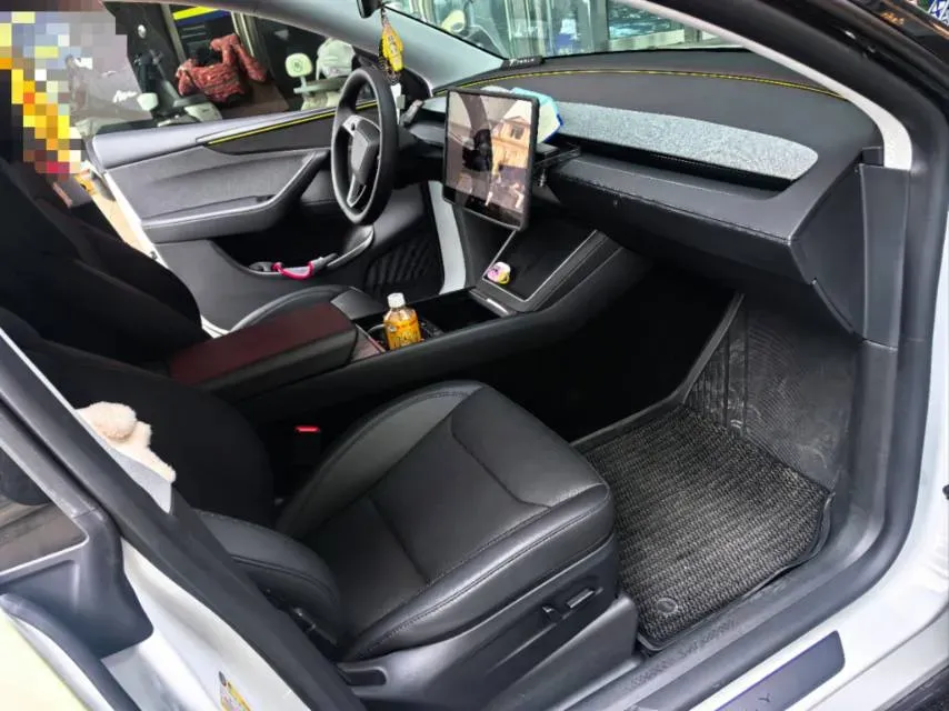 2025 Tesla Model Y BEV 62.5KWH,autocango,china used car exporter,china ev exporter,chinese used car exporter,chinese used ev exporter