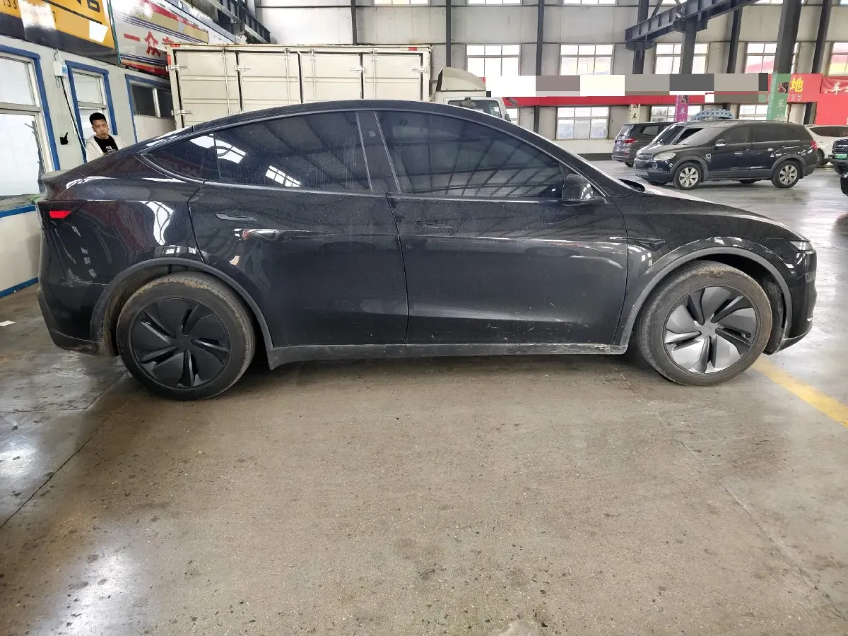 2025 Tesla Model Y BEV 62.5KWH,autocango,china used car exporter,china ev exporter,chinese used car exporter,chinese used ev exporter