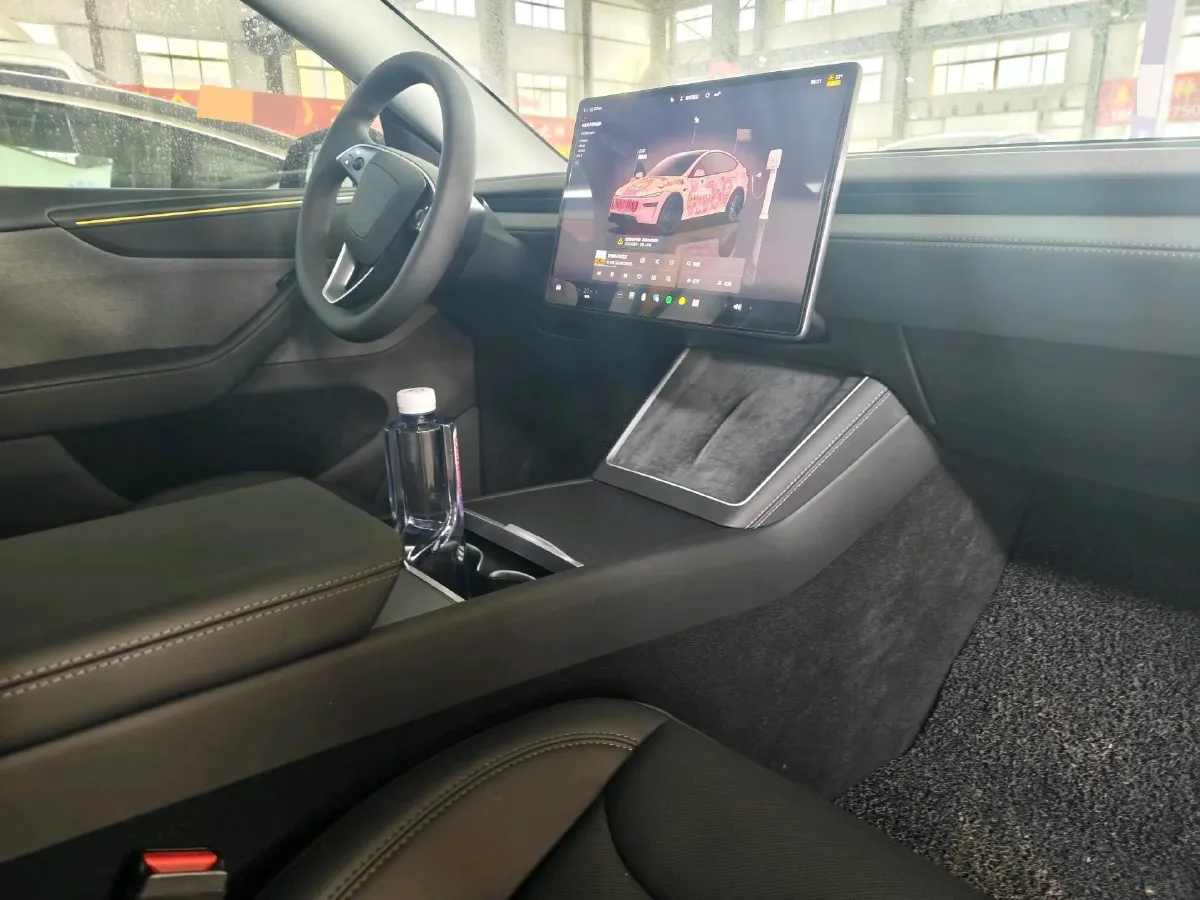 2025 Tesla Model Y BEV 62.5KWH,autocango,china used car exporter,china ev exporter,chinese used car exporter,chinese used ev exporter