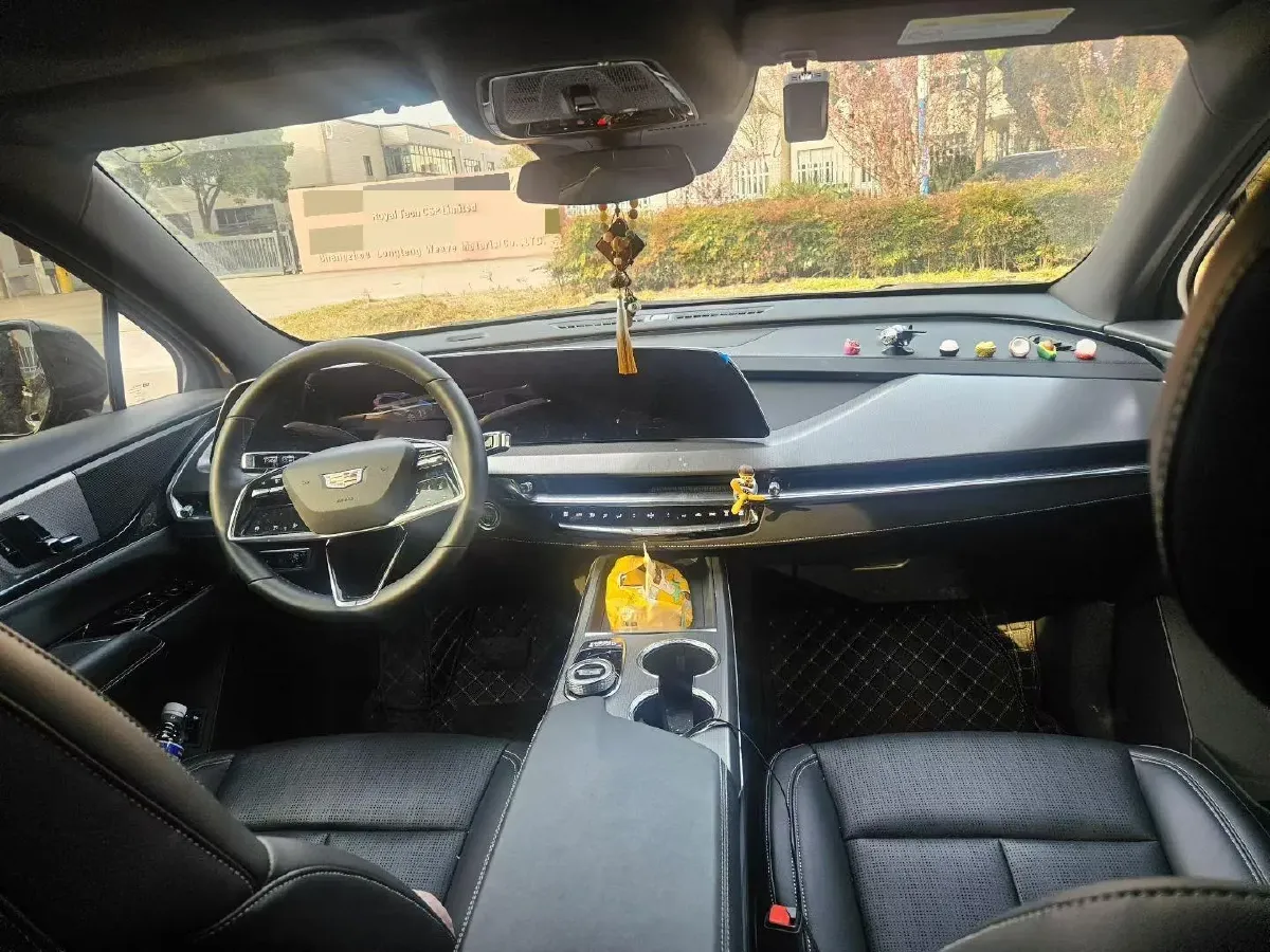 2025 Cadillac XT5 2.0T 237HP L4 9AT,autocango,china used car exporter,china ev exporter,chinese used car exporter,chinese used ev exporter