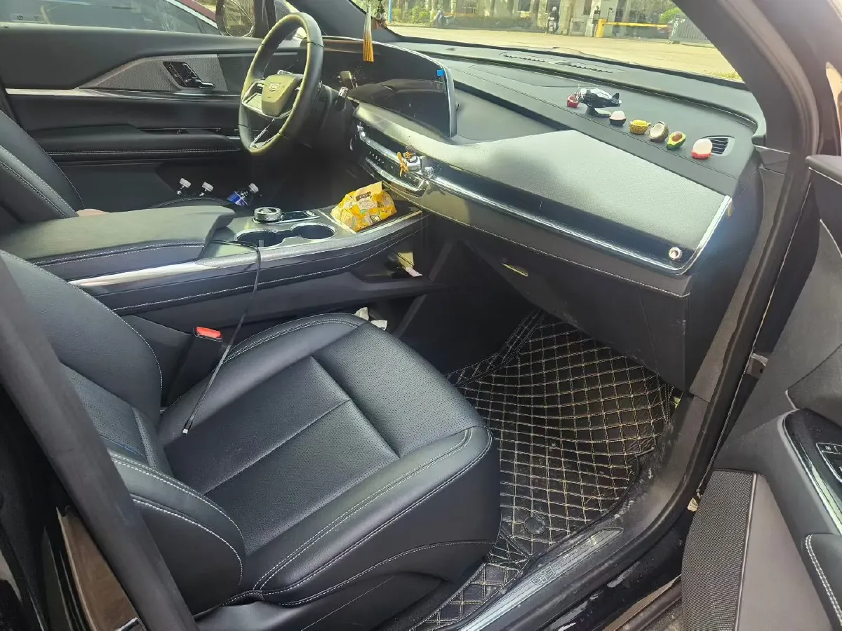 2025 Cadillac XT5 2.0T 237HP L4 9AT,autocango,china used car exporter,china ev exporter,chinese used car exporter,chinese used ev exporter