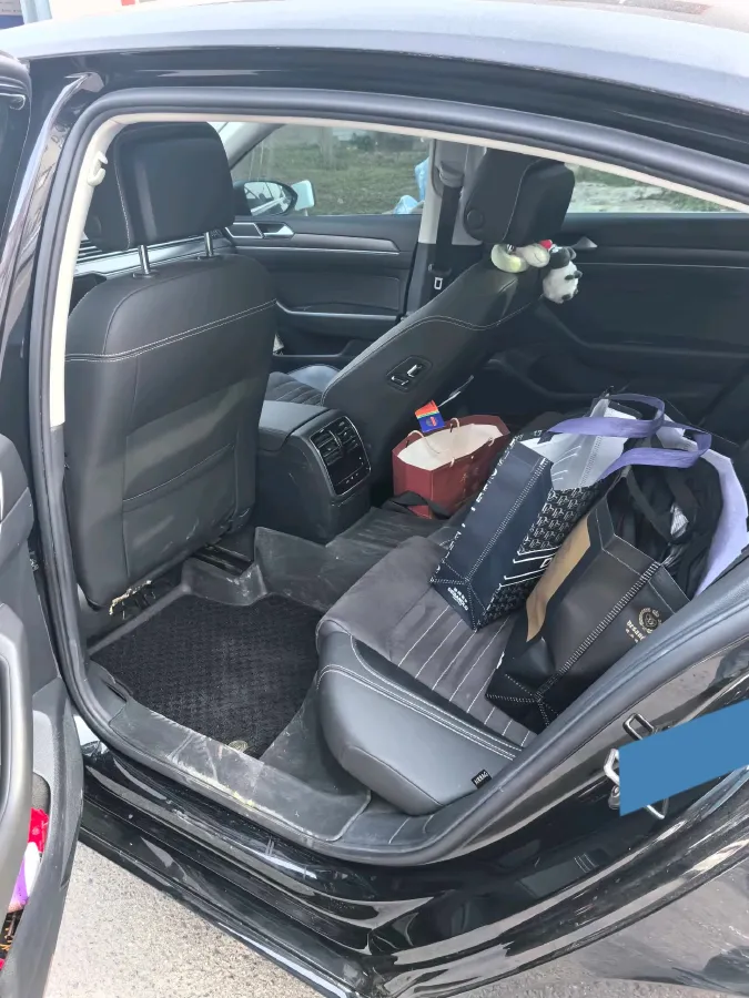 2020 Volkswagen Magotan 2.0T 186HP L4 7DCT,autocango,china used car exporter,china ev exporter,chinese used car exporter,chinese used ev exporter