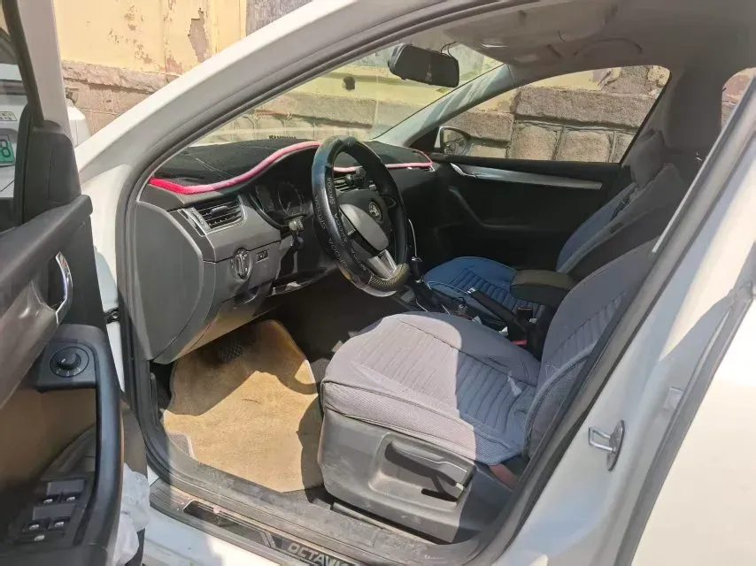 2018 Skoda Octavia 1.6L 110HP L4 6AT,autocango,china used car exporter,china ev exporter,chinese used car exporter,chinese used ev exporter