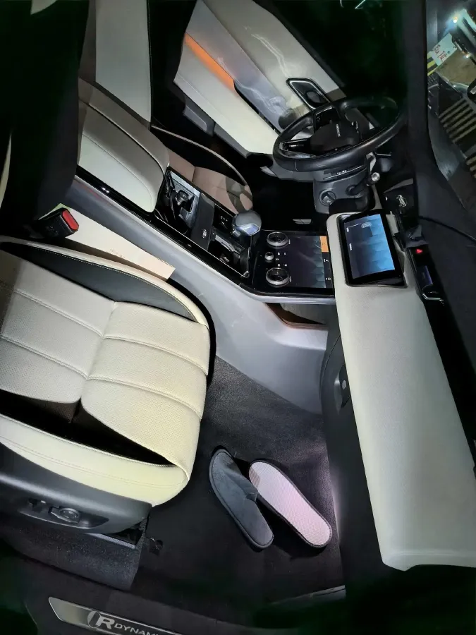 2021 Land Rover Range Rover Velar 2.0T 250HP L4 8AT,autocango,china used car exporter,china ev exporter,chinese used car exporter,chinese used ev exporter