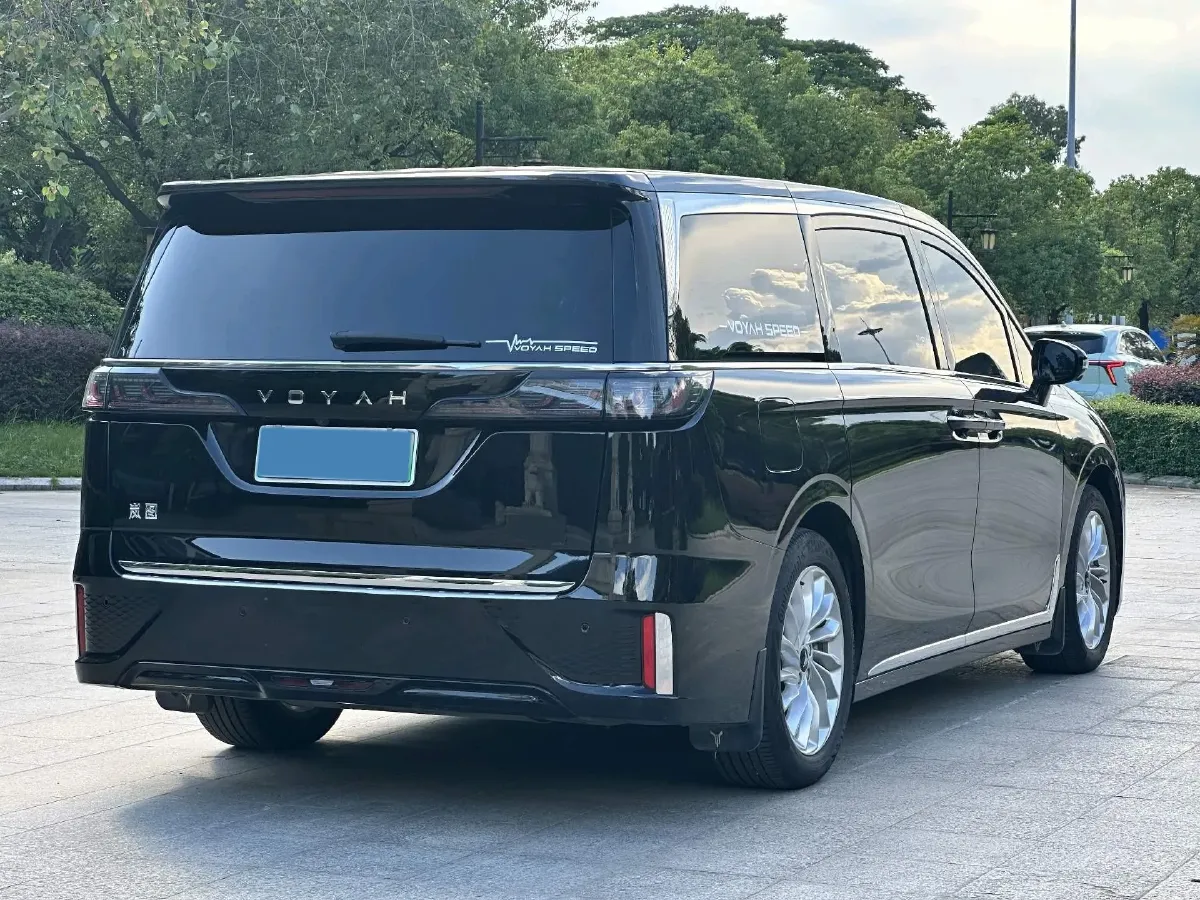 2024 Voyah Dream 1.5T 150HP L4 PHEV 43KWH,autocango,china used car exporter,china ev exporter,chinese used car exporter,chinese used ev exporter