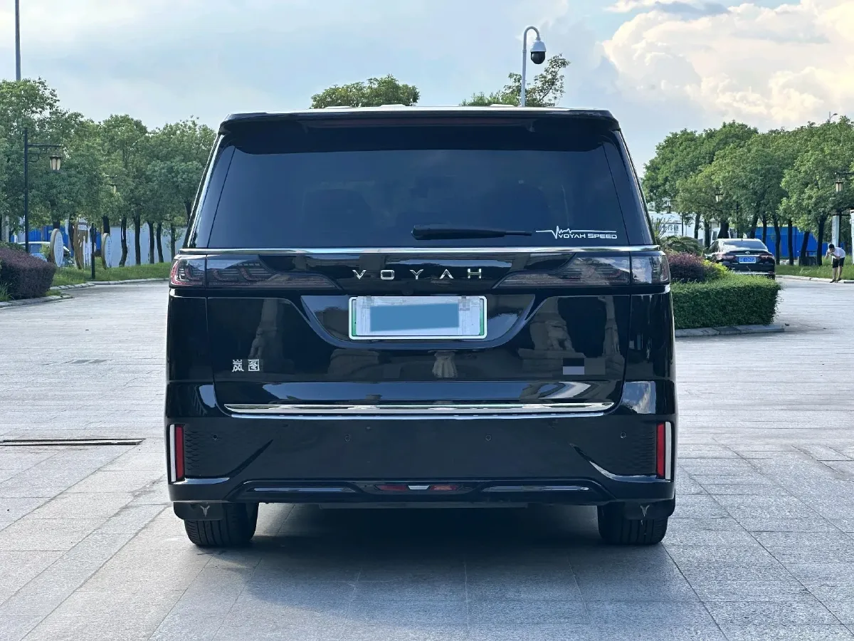 2024 Voyah Dream 1.5T 150HP L4 PHEV 43KWH,autocango,china used car exporter,china ev exporter,chinese used car exporter,chinese used ev exporter