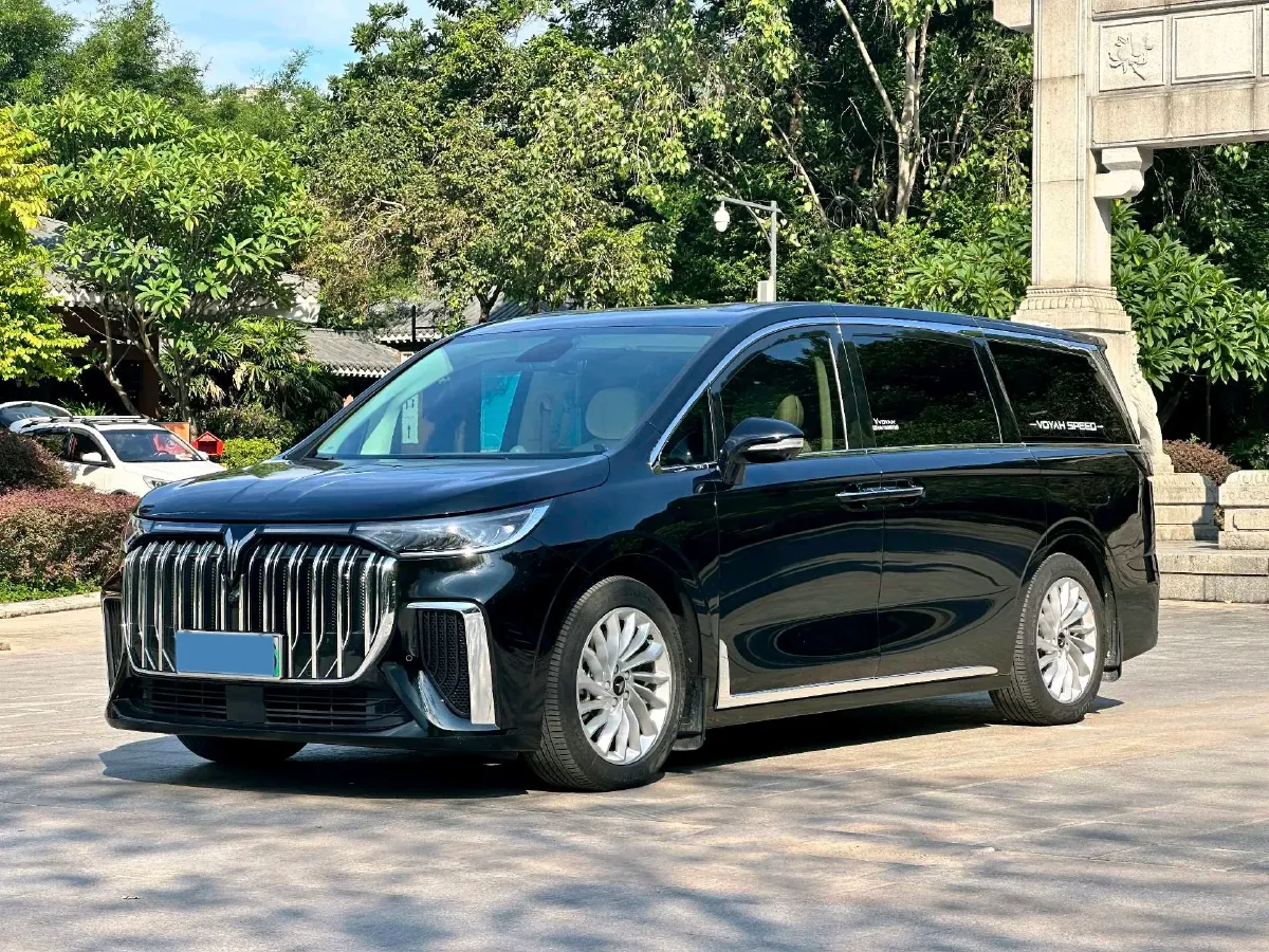 2024 Voyah Dream 1.5T 150HP L4 PHEV 43KWH,autocango,china used car exporter,china ev exporter,chinese used car exporter,chinese used ev exporter