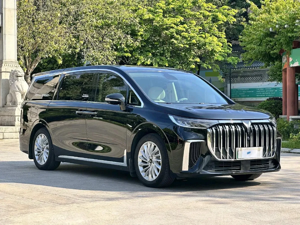 2024 Voyah Dream 1.5T 150HP L4 PHEV 43KWH,autocango,china used car exporter,china ev exporter,chinese used car exporter,chinese used ev exporter