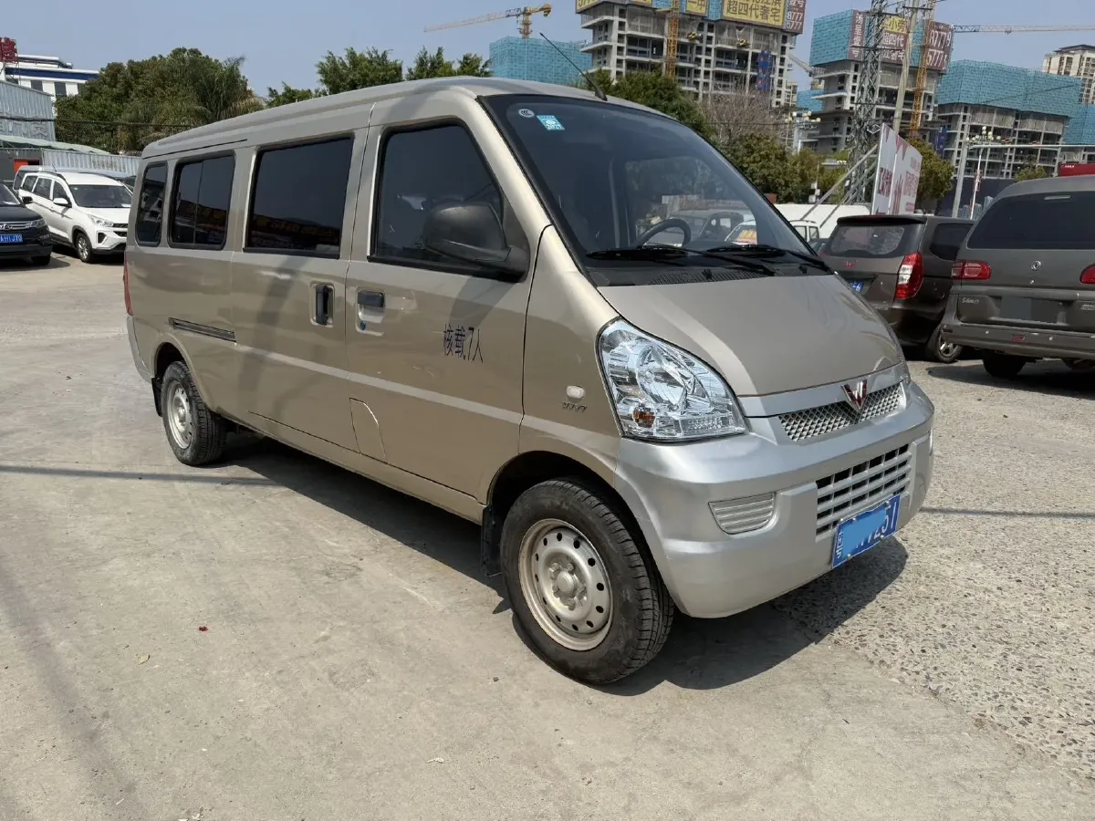 2021 WuLing RongGuang 1.5L 99HP L4 5MT,autocango,china used car exporter,china ev exporter,chinese used car exporter,chinese used ev exporter