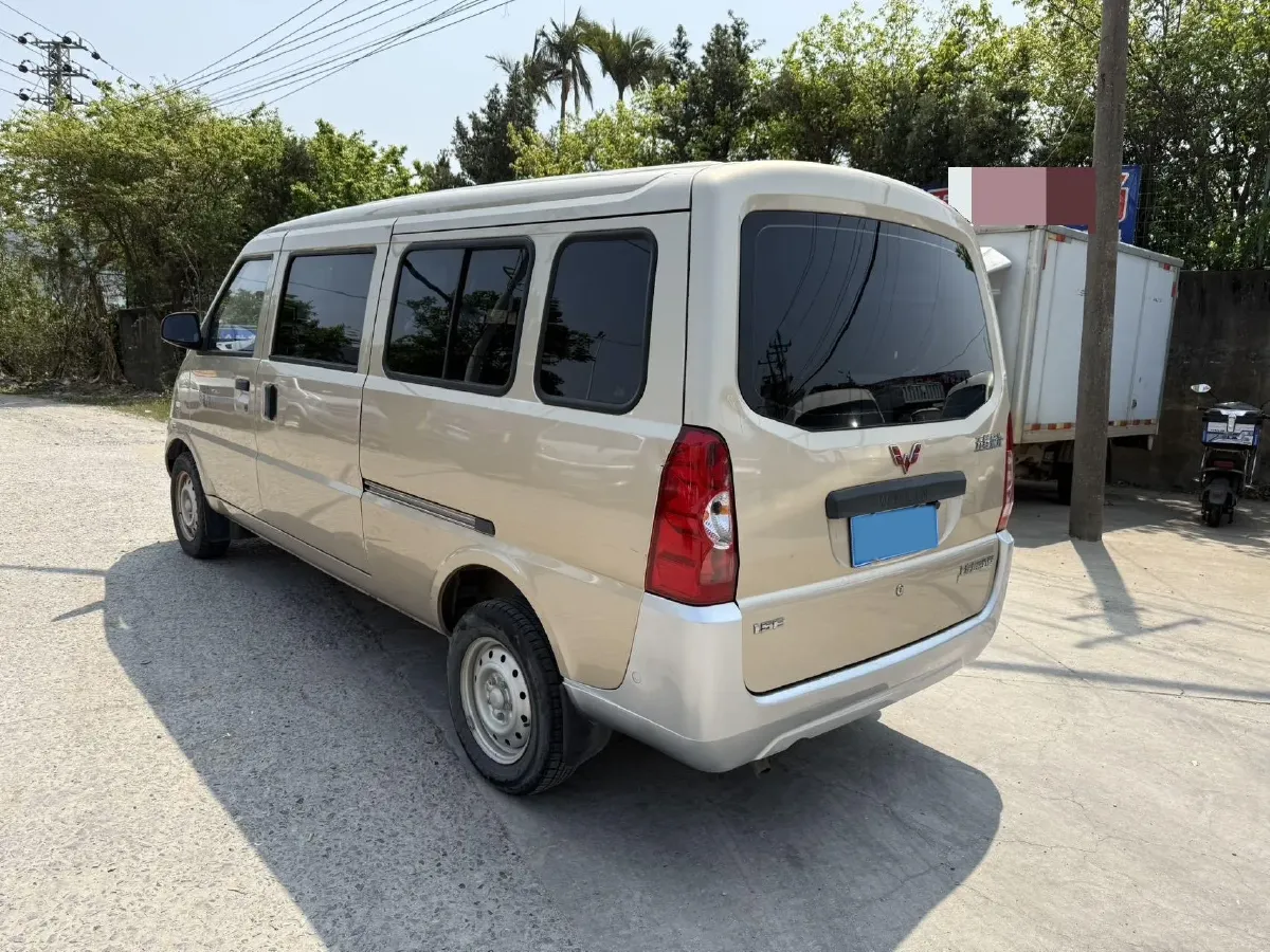 2021 WuLing RongGuang 1.5L 99HP L4 5MT,autocango,china used car exporter,china ev exporter,chinese used car exporter,chinese used ev exporter