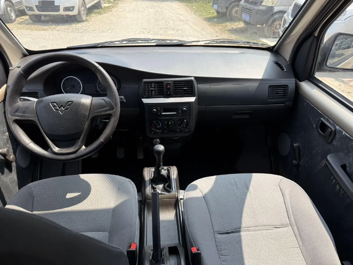 2021 WuLing RongGuang 1.5L 99HP L4 5MT,autocango,china used car exporter,china ev exporter,chinese used car exporter,chinese used ev exporter