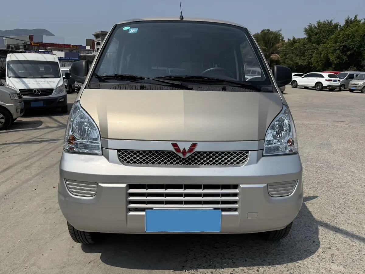 2021 WuLing RongGuang 1.5L 99HP L4 5MT,autocango,china used car exporter,china ev exporter,chinese used car exporter,chinese used ev exporter