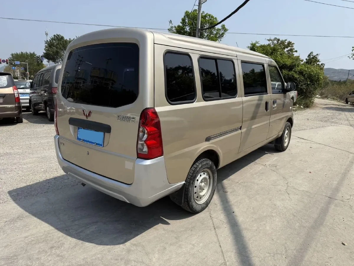 2021 WuLing RongGuang 1.5L 99HP L4 5MT,autocango,china used car exporter,china ev exporter,chinese used car exporter,chinese used ev exporter