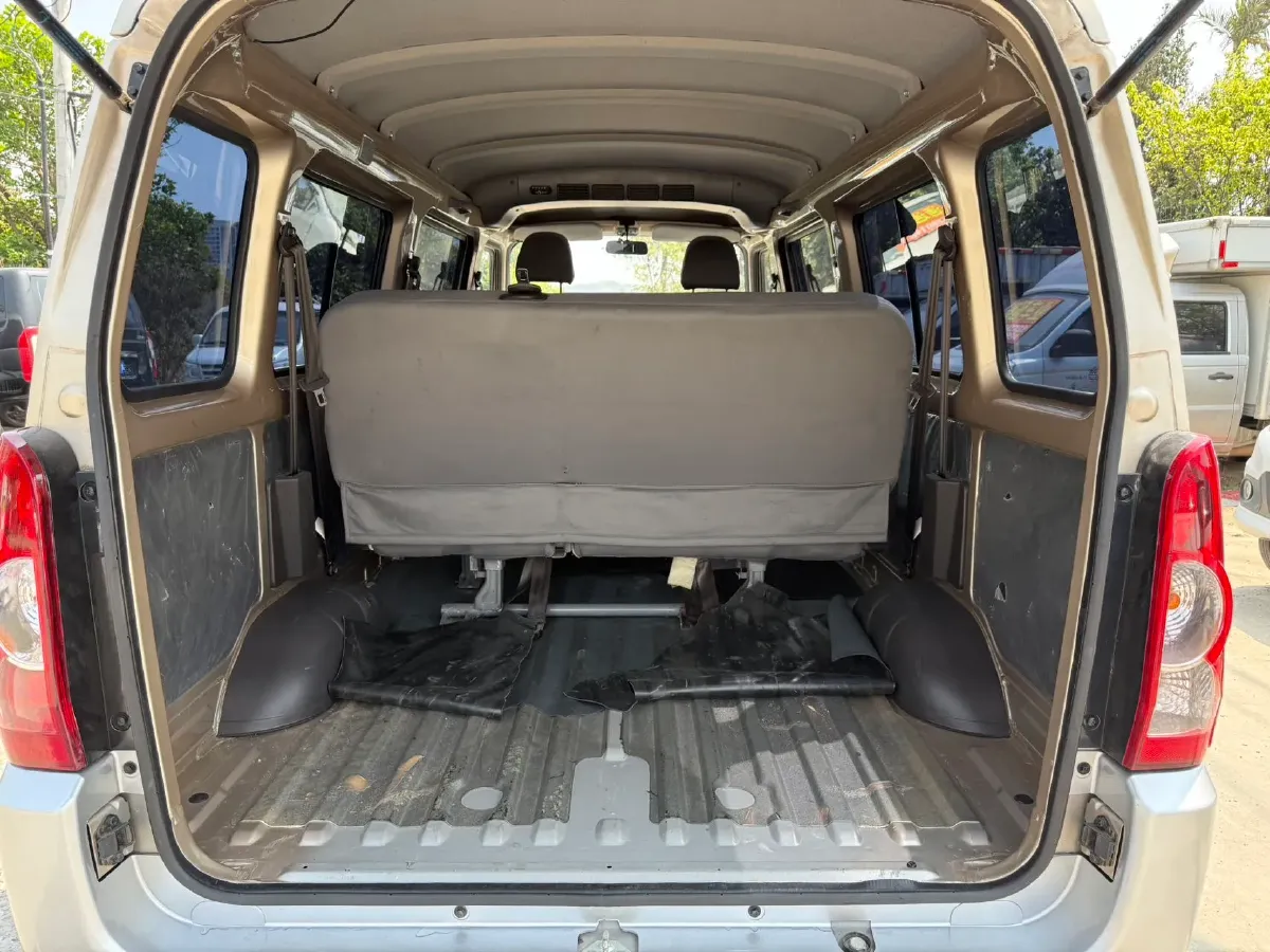 2021 WuLing RongGuang 1.5L 99HP L4 5MT,autocango,china used car exporter,china ev exporter,chinese used car exporter,chinese used ev exporter