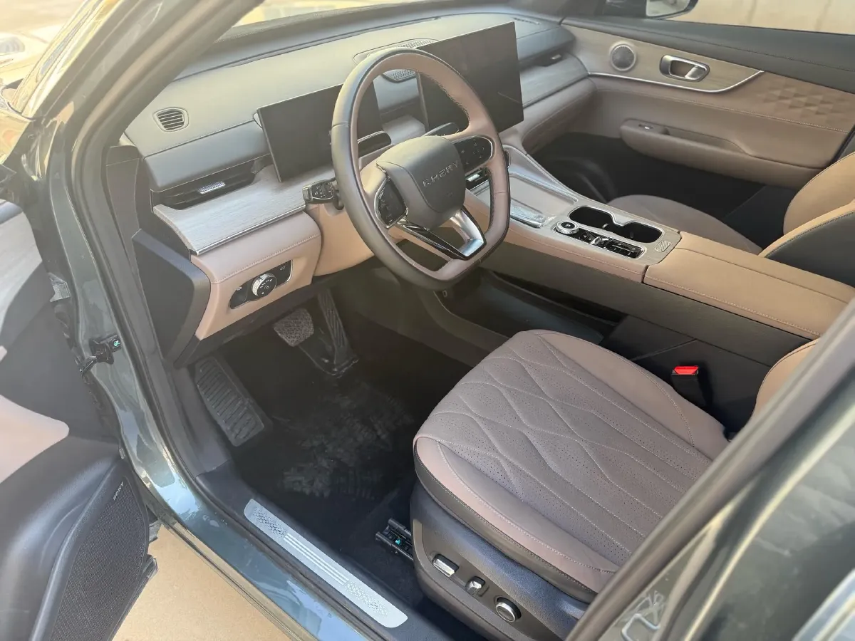 2025 Chery Tiggo 8 Plus 1.6T 197HP L4 7DCT,autocango,china used car exporter,china ev exporter,chinese used car exporter,chinese used ev exporter