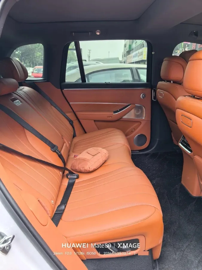 2025 AITO AITO M8 REEV 160HP REEV 53.4KWH,autocango,china used car exporter,china ev exporter,chinese used car exporter,chinese used ev exporter