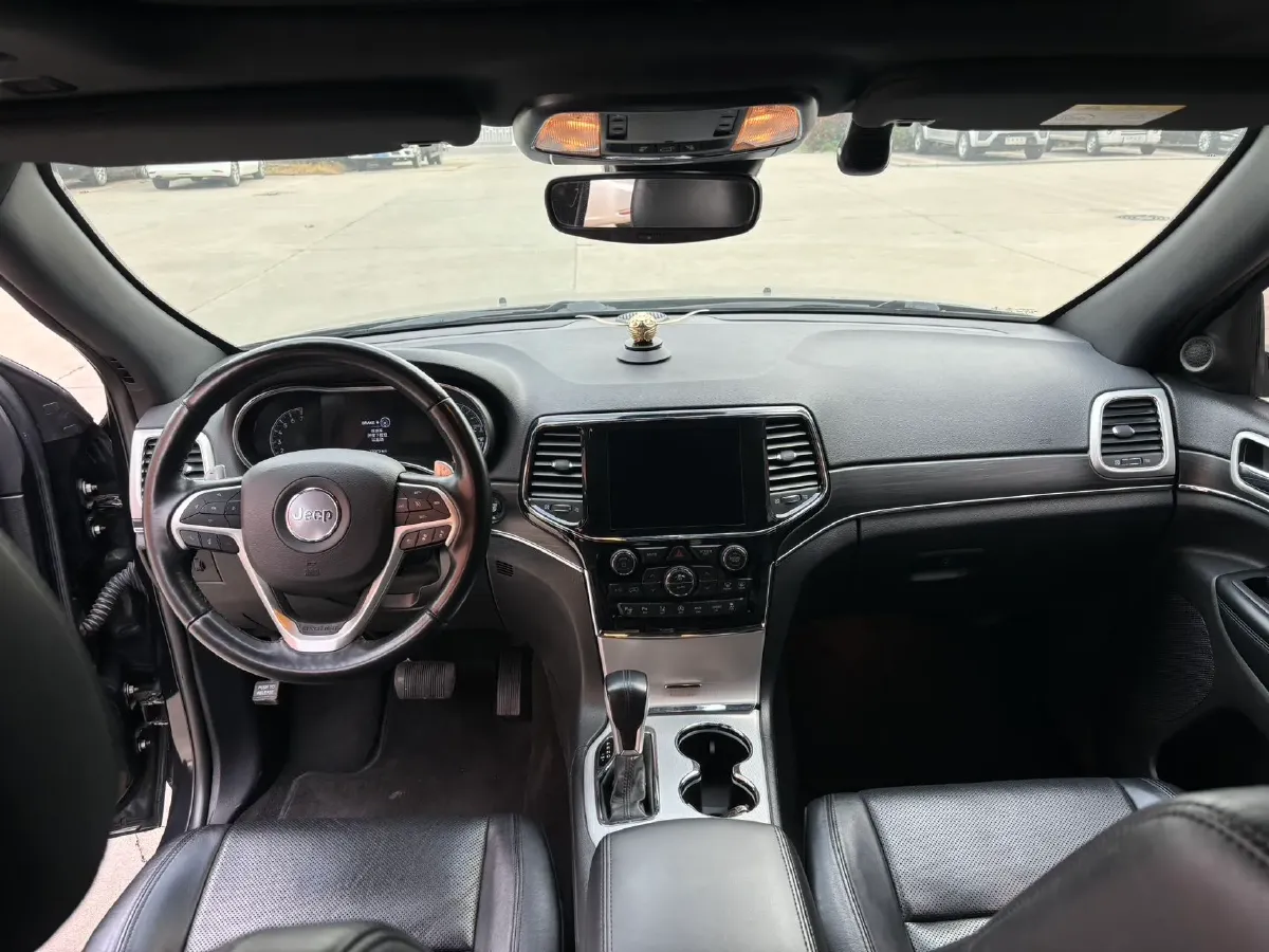 2021 Jeep Grand Cherokee 3.0L 234HP V6 8AT,autocango,china used car exporter,china ev exporter,chinese used car exporter,chinese used ev exporter