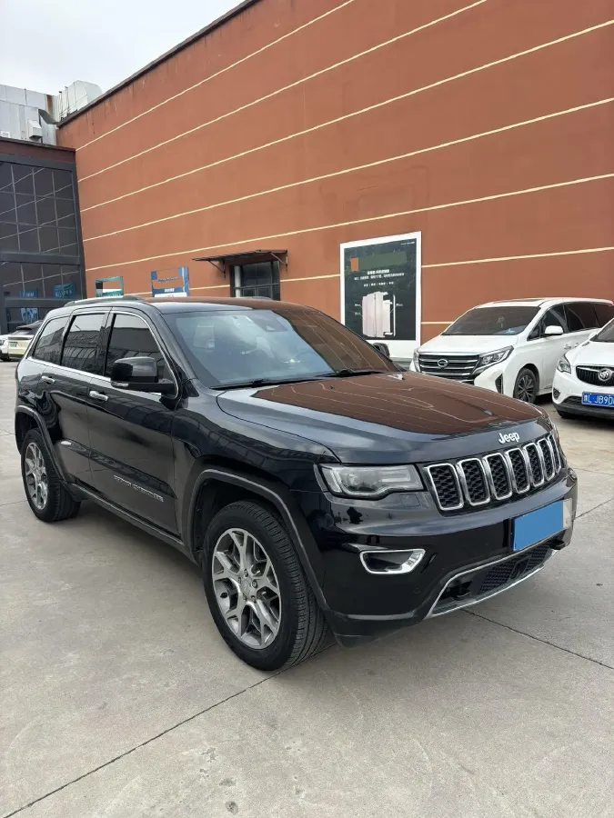 2021 Jeep Grand Cherokee 3.0L 234HP V6 8AT,autocango,china used car exporter,china ev exporter,chinese used car exporter,chinese used ev exporter