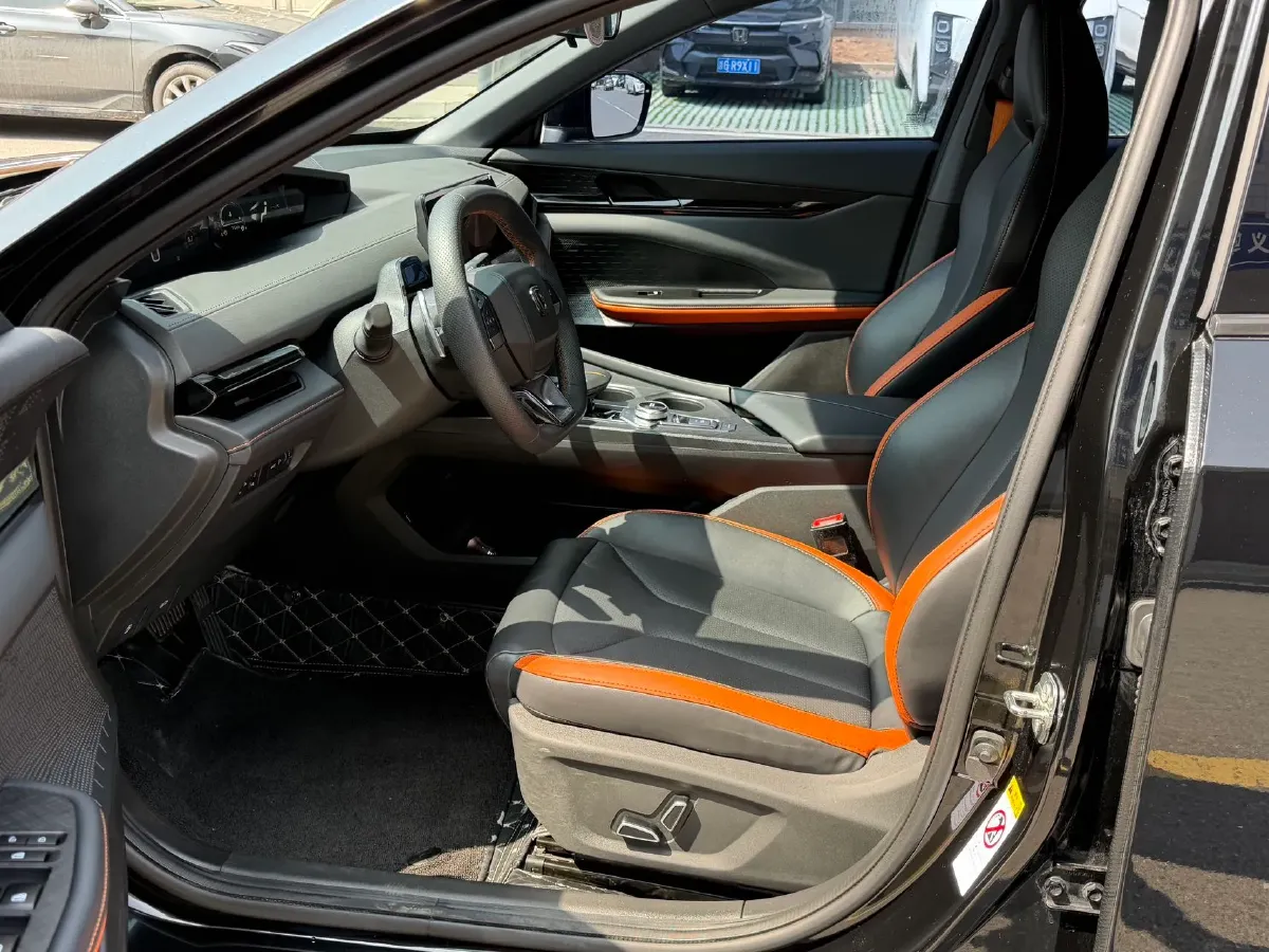 2023 ChangAn UNI-V 1.5T 188HP L4 7DCT,autocango,china used car exporter,china ev exporter,chinese used car exporter,chinese used ev exporter