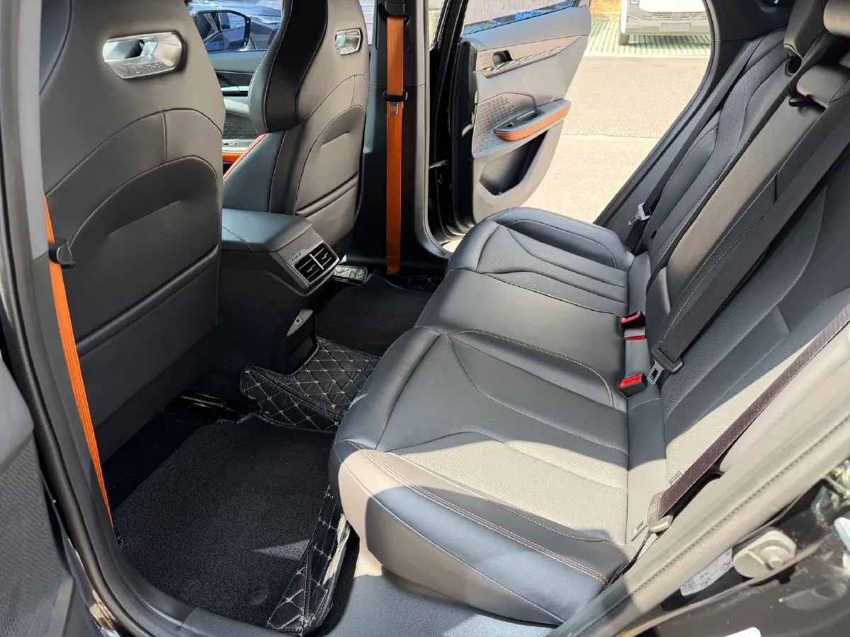 2023 ChangAn UNI-V 1.5T 188HP L4 7DCT,autocango,china used car exporter,china ev exporter,chinese used car exporter,chinese used ev exporter