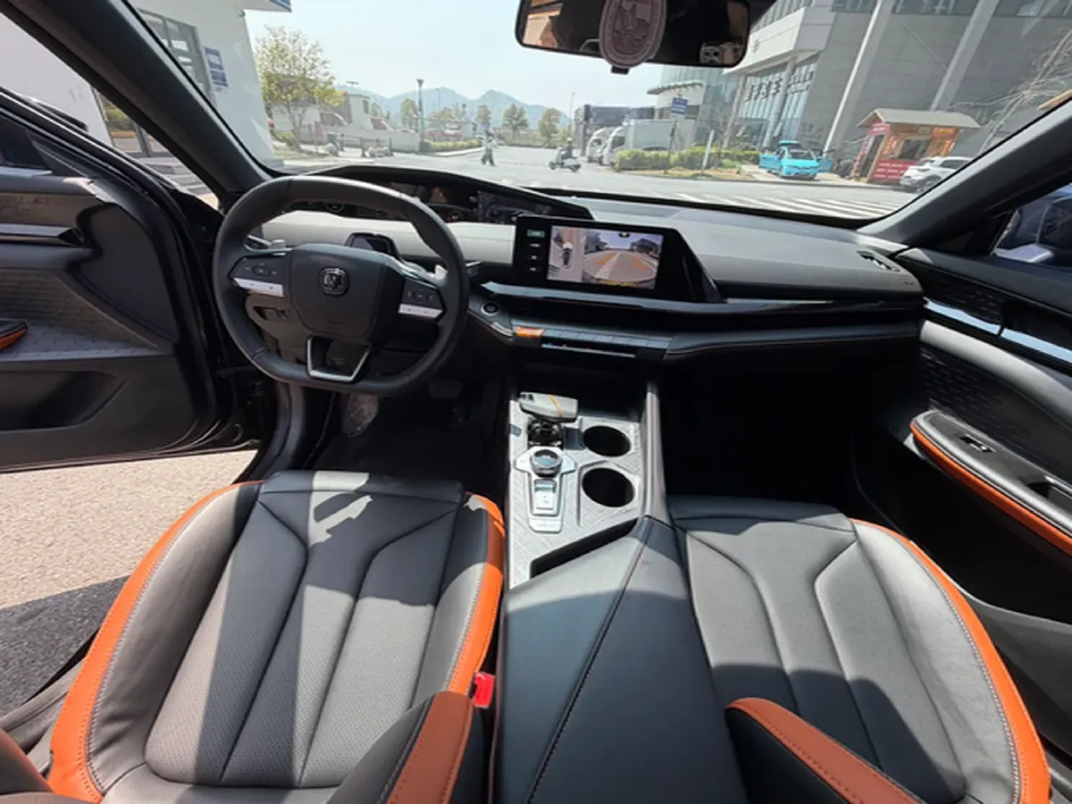 2023 ChangAn UNI-V 1.5T 188HP L4 7DCT,autocango,china used car exporter,china ev exporter,chinese used car exporter,chinese used ev exporter