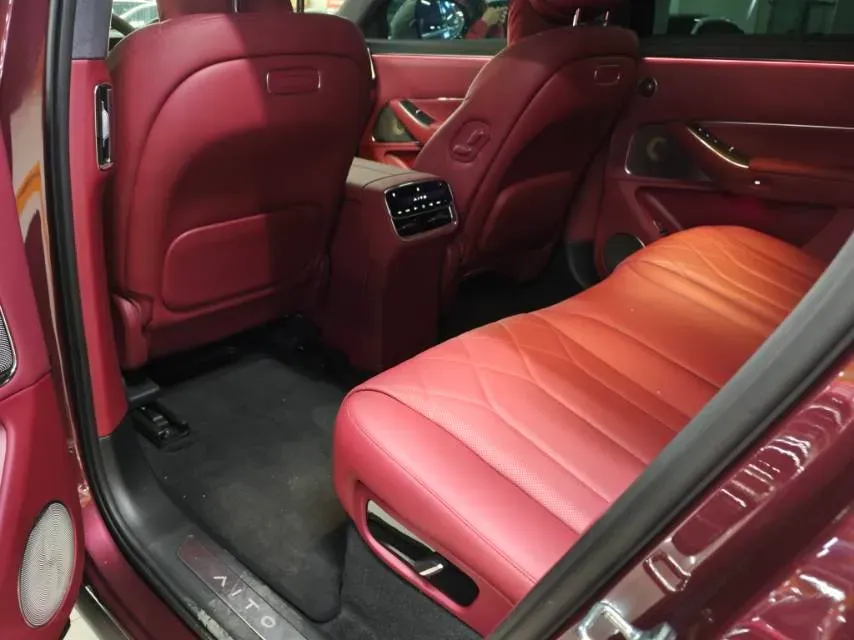 2025 AITO AITO M8 REEV 160HP REEV 53.4KWH,autocango,china used car exporter,china ev exporter,chinese used car exporter,chinese used ev exporter