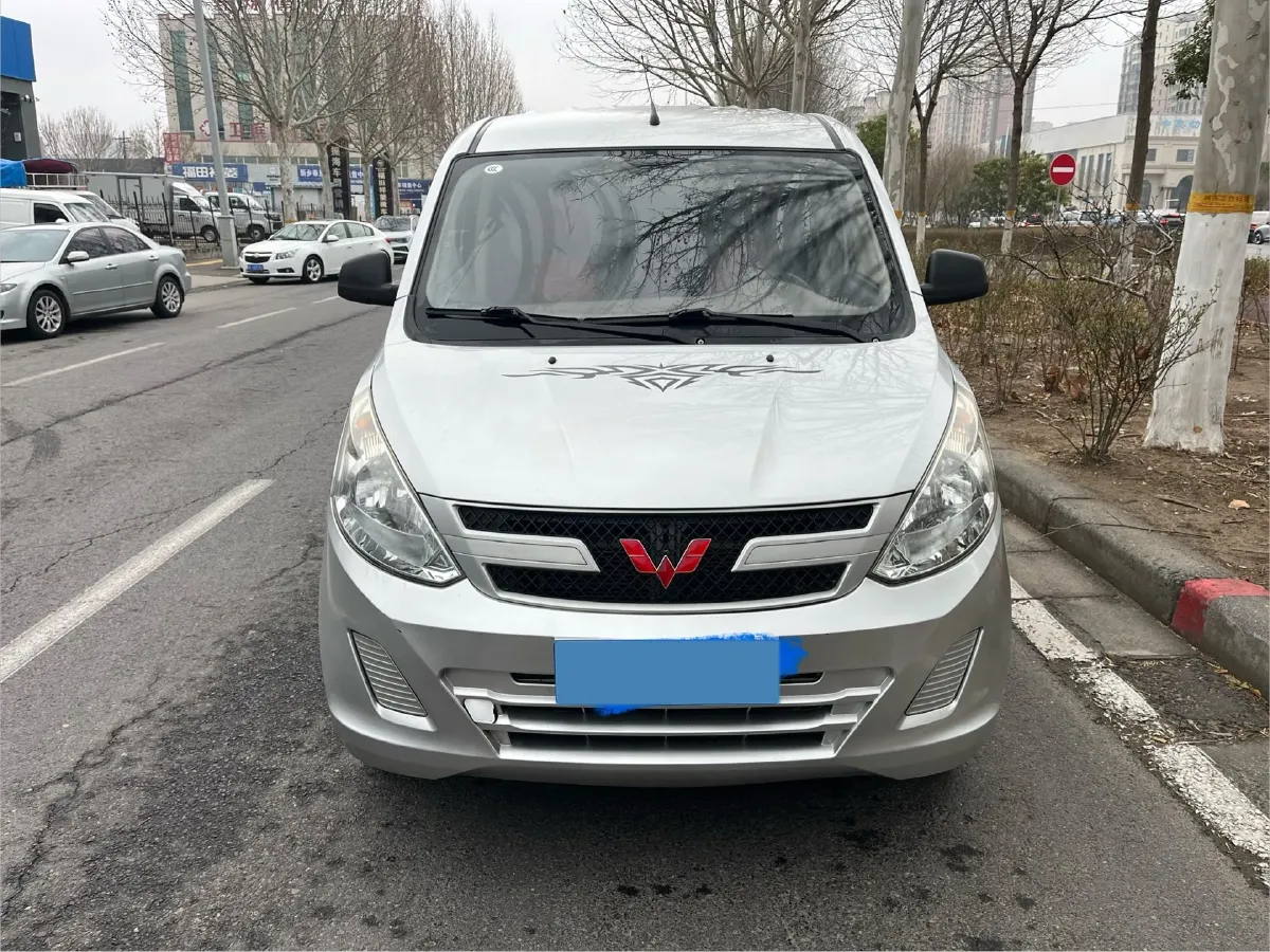 2019 WuLing RongGuang V 1.5L 99HP L4 6MT,autocango,china used car exporter,china ev exporter,chinese used car exporter,chinese used ev exporter