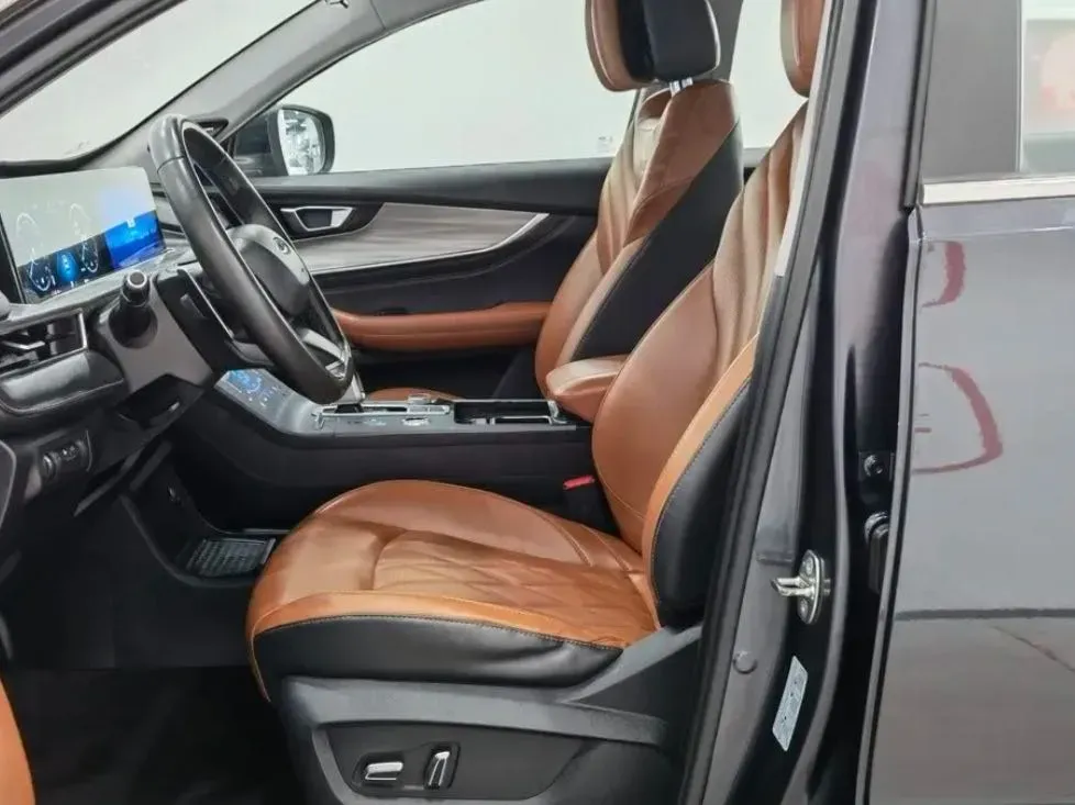 2021 Chery Tiggo 8 Plus 1.6T 197HP L4 7DCT,autocango,china used car exporter,china ev exporter,chinese used car exporter,chinese used ev exporter