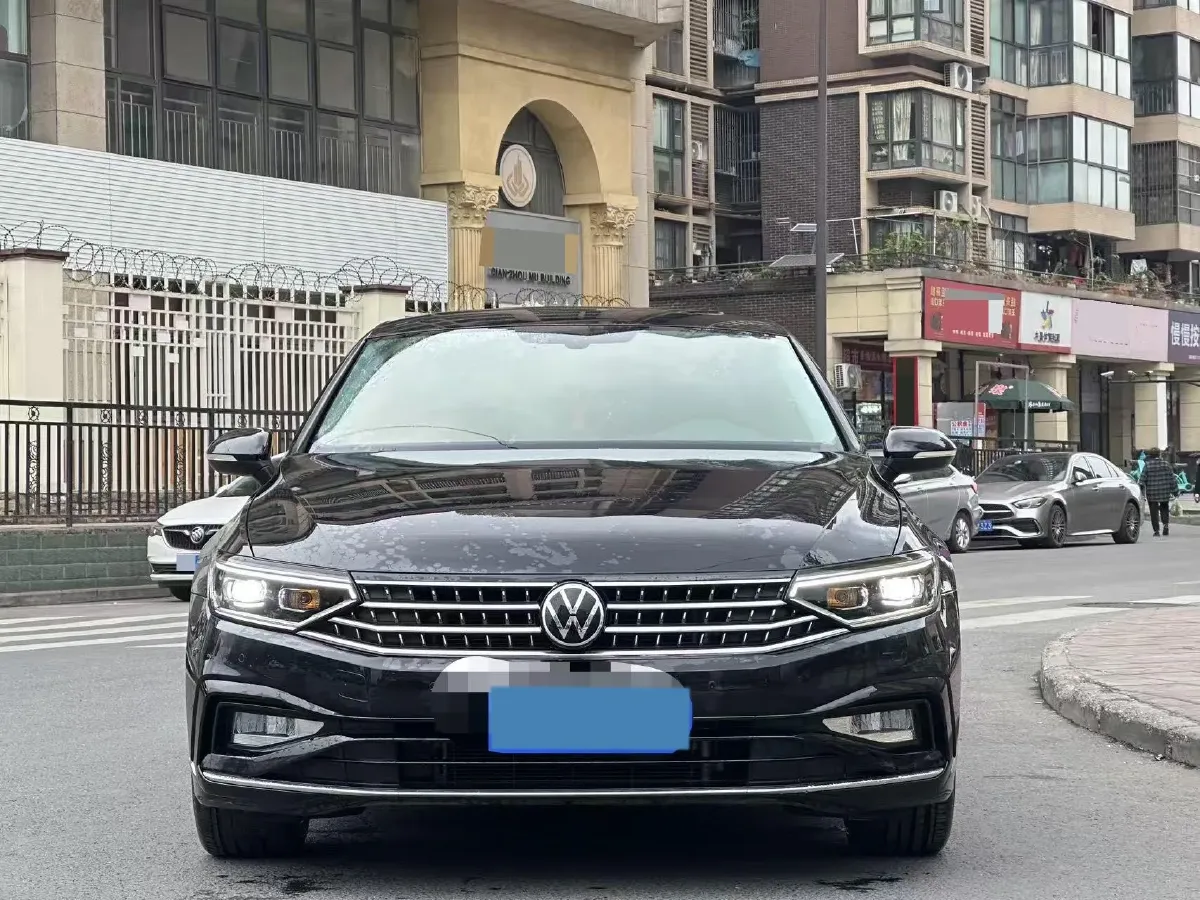2023 Volkswagen Magotan 2.0T 186HP L4 7DCT,autocango,china used car exporter,china ev exporter,chinese used car exporter,chinese used ev exporter