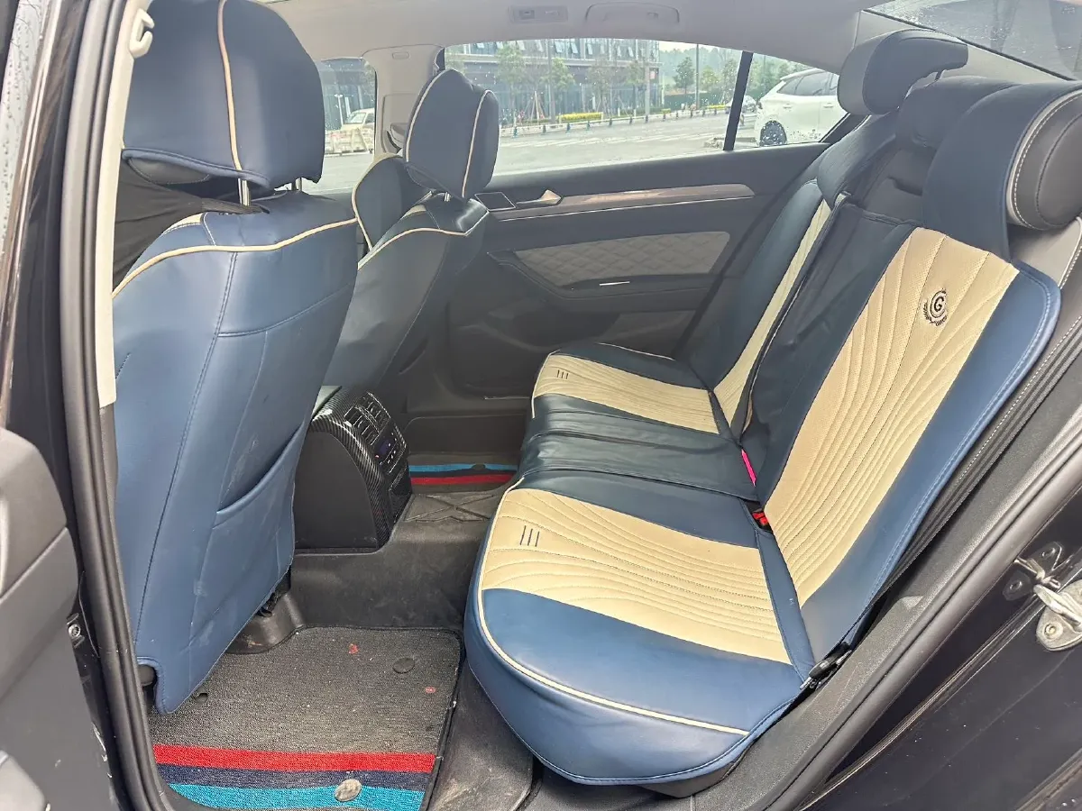 2023 Volkswagen Magotan 2.0T 186HP L4 7DCT,autocango,china used car exporter,china ev exporter,chinese used car exporter,chinese used ev exporter