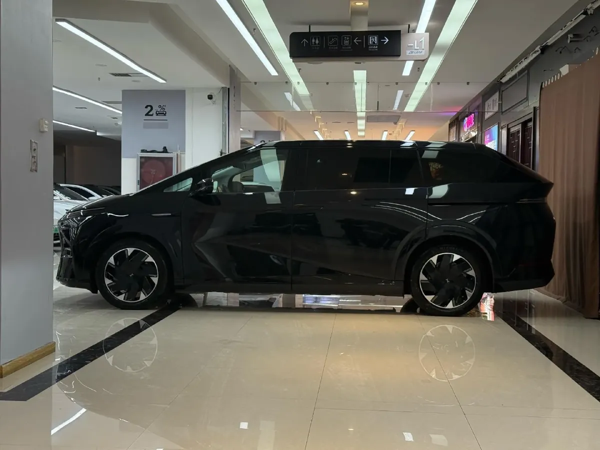 2024 Xpeng X9 BEV 101.5KWH,autocango,china used car exporter,china ev exporter,chinese used car exporter,chinese used ev exporter