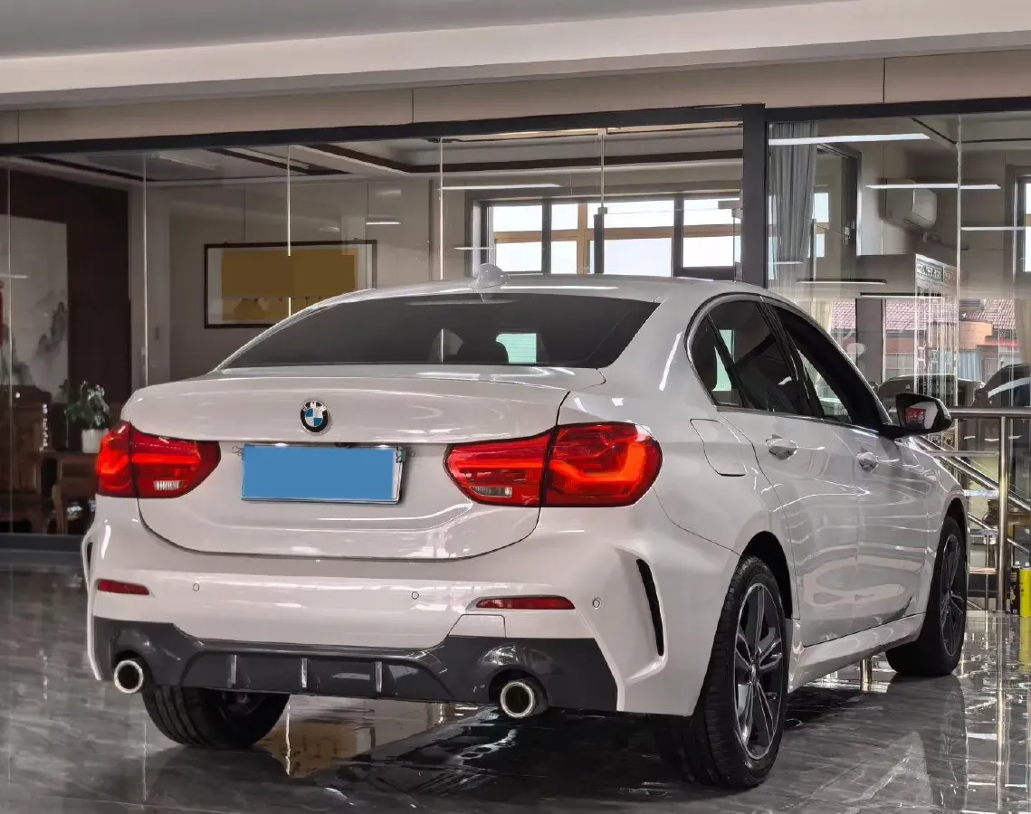 2022 BMW 1 Series 1.5T 140HP L3 7DCT,autocango,china used car exporter,china ev exporter,chinese used car exporter,chinese used ev exporter