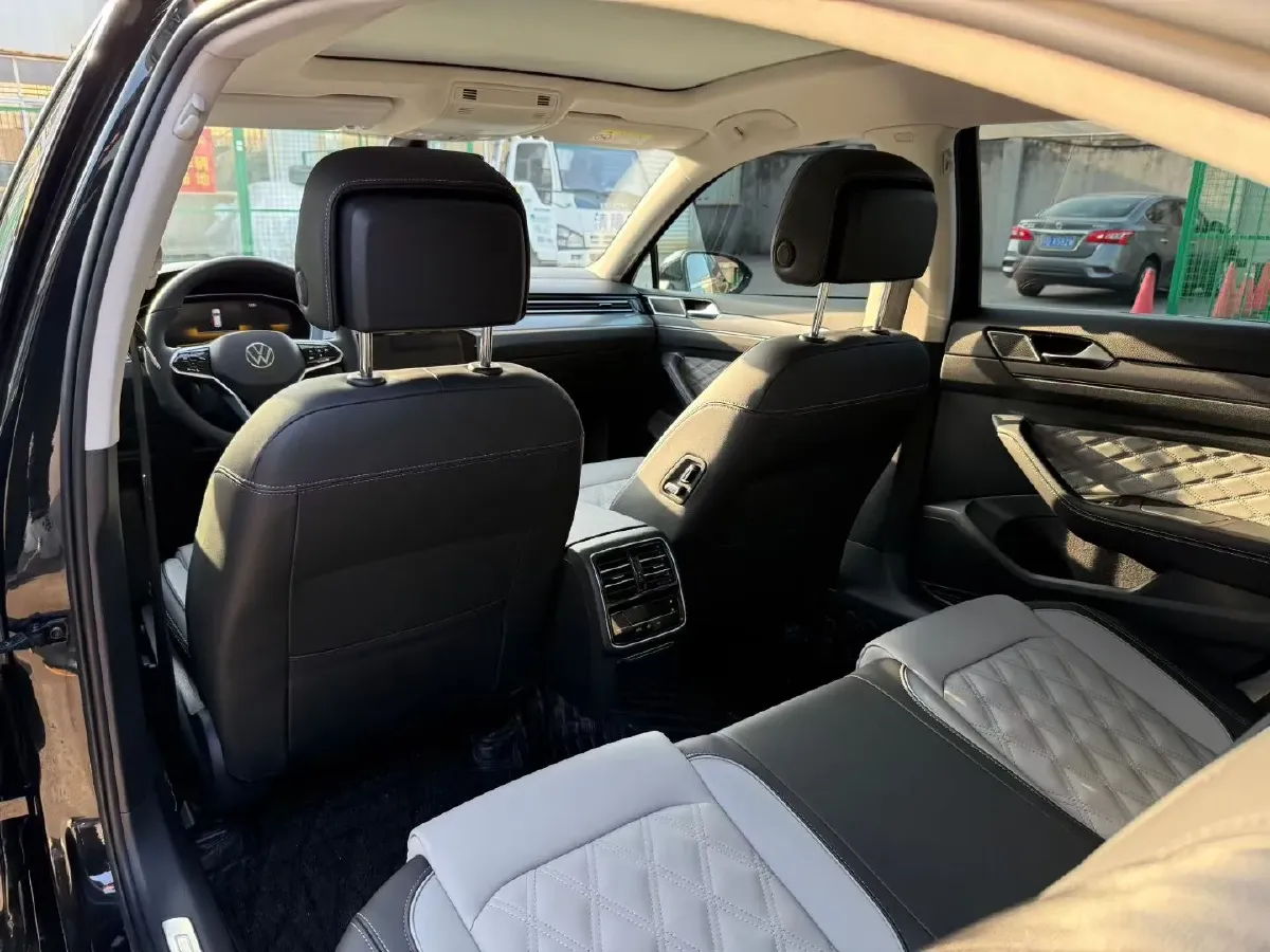 2023 Volkswagen Magotan 2.0T 186HP L4 7DCT,autocango,china used car exporter,china ev exporter,chinese used car exporter,chinese used ev exporter