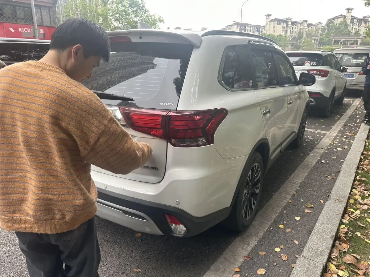 2020 Mitsubishi Outlander 2.4L 192HP L4 CVT,autocango,china used car exporter,china ev exporter,chinese used car exporter,chinese used ev exporter