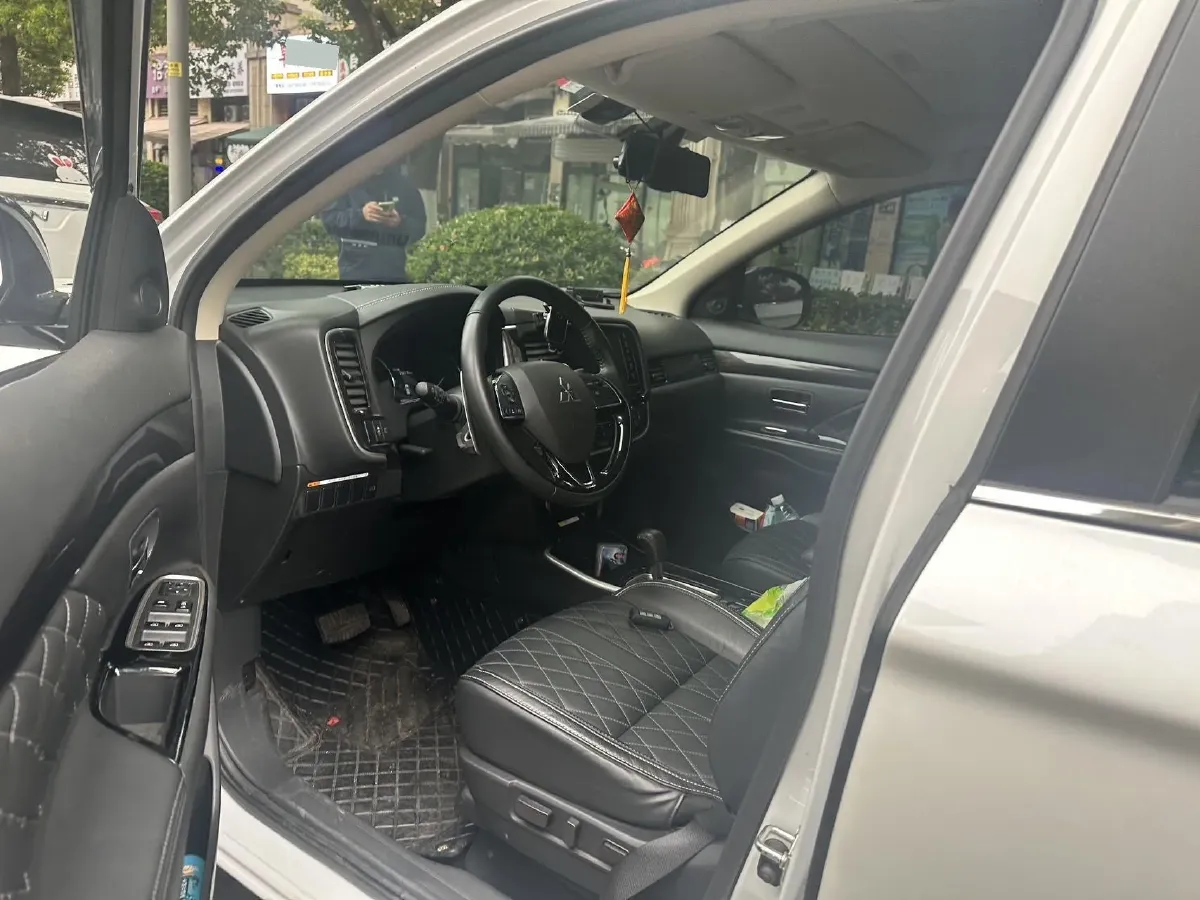 2020 Mitsubishi Outlander 2.4L 192HP L4 CVT,autocango,china used car exporter,china ev exporter,chinese used car exporter,chinese used ev exporter