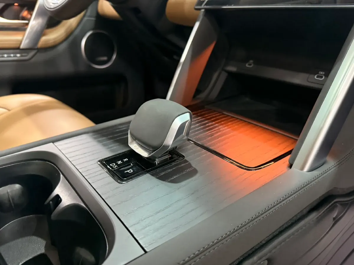 2024 Land Rover Discovery Sport 2.0T 249HP L4 9AT,autocango,china used car exporter,china ev exporter,chinese used car exporter,chinese used ev exporter