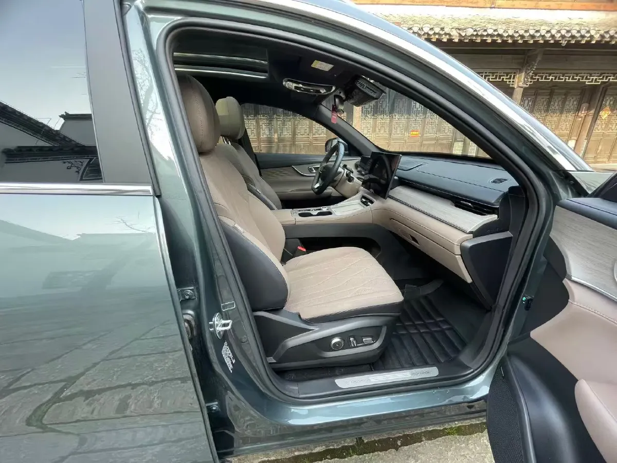 2025 Chery Tiggo 8 Plus 1.6T 197HP L4 7DCT,autocango,china used car exporter,china ev exporter,chinese used car exporter,chinese used ev exporter