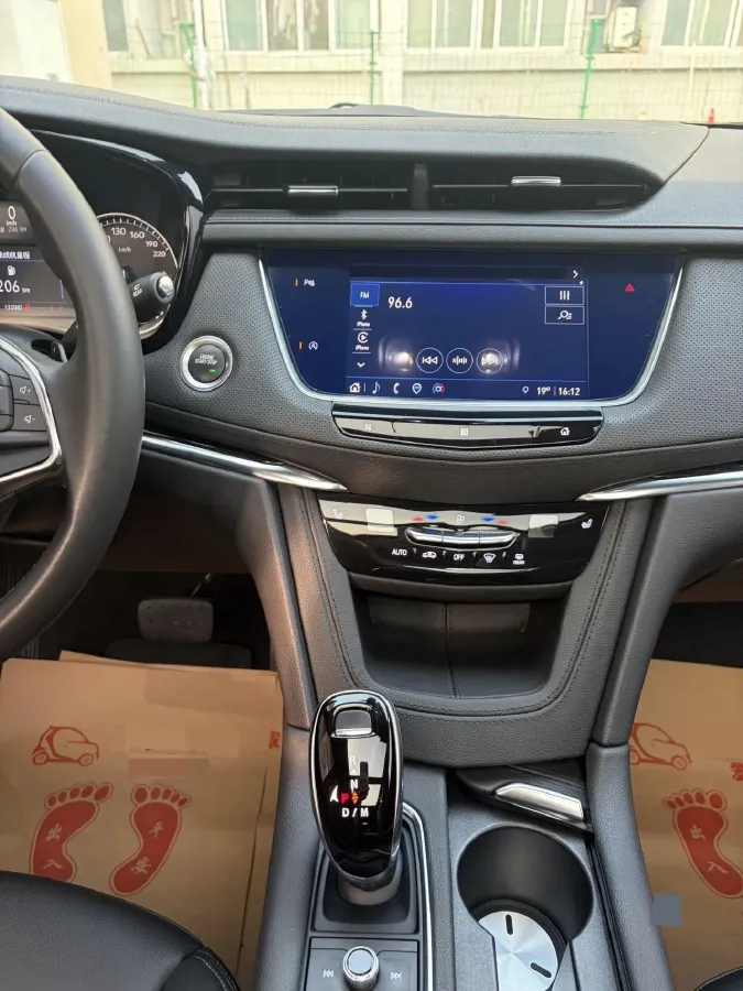 2021 Cadillac XT5 2.0T 237HP L4 9AT,autocango,china used car exporter,china ev exporter,chinese used car exporter,chinese used ev exporter