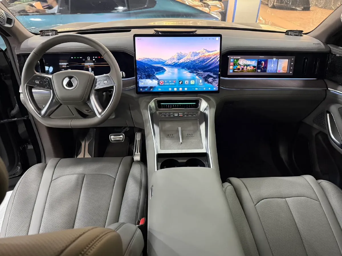 2025 Denza DenzaN9 2.0T 207HP L4 E-CVT PHEV,autocango,china used car exporter,china ev exporter,chinese used car exporter,chinese used ev exporter