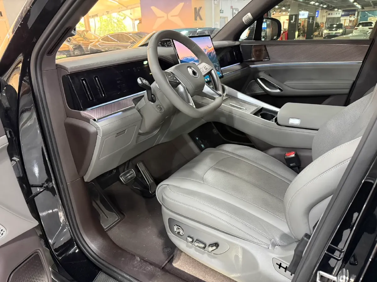 2025 Denza DenzaN9 2.0T 207HP L4 E-CVT PHEV,autocango,china used car exporter,china ev exporter,chinese used car exporter,chinese used ev exporter
