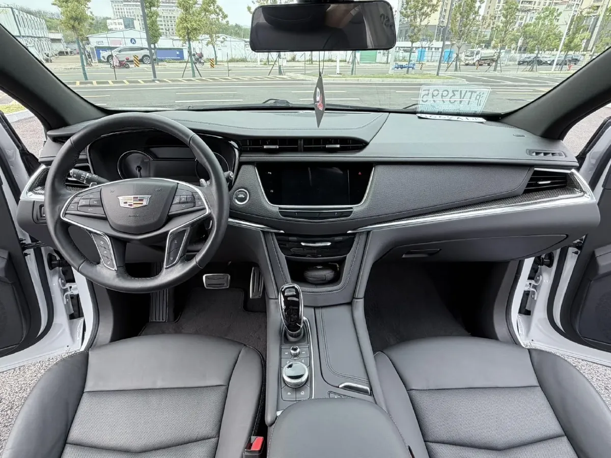 2022 Cadillac XT5 2.0T 237HP L4 9AT,autocango,china used car exporter,china ev exporter,chinese used car exporter,chinese used ev exporter