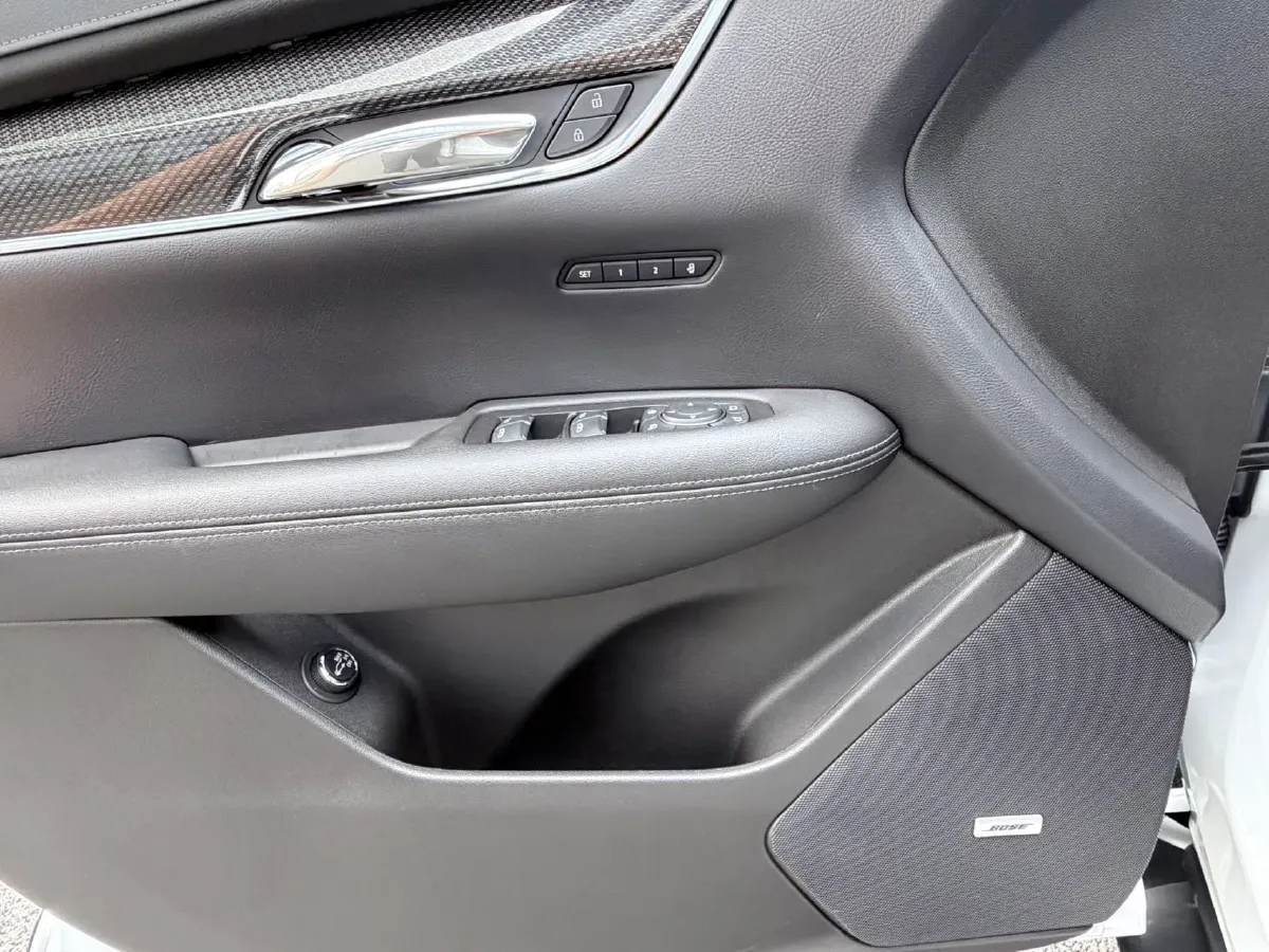 2022 Cadillac XT5 2.0T 237HP L4 9AT,autocango,china used car exporter,china ev exporter,chinese used car exporter,chinese used ev exporter