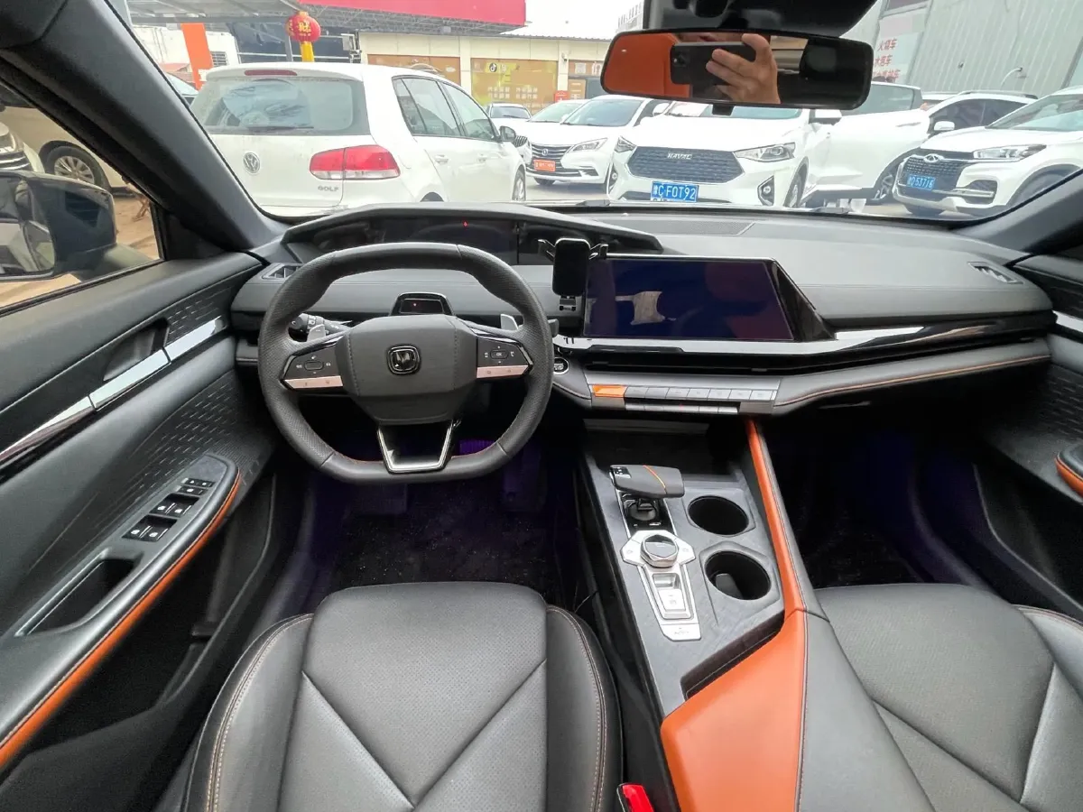 2022 ChangAn UNI-V 1.5T 188HP L4 7DCT,autocango,china used car exporter,china ev exporter,chinese used car exporter,chinese used ev exporter