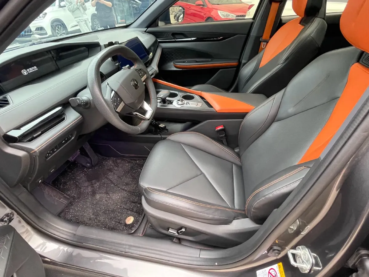 2022 ChangAn UNI-V 1.5T 188HP L4 7DCT,autocango,china used car exporter,china ev exporter,chinese used car exporter,chinese used ev exporter