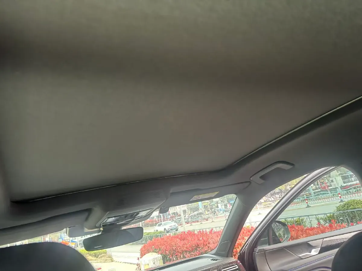 2024 Volkswagen Tiguan L 2.0T 186HP L4 7DCT,autocango,china used car exporter,china ev exporter,chinese used car exporter,chinese used ev exporter